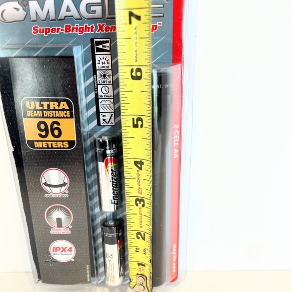 Mini MagLite Super Bright Xenon Lamp Flashlight NIP Comes with Batteries - Picture 3 of 3